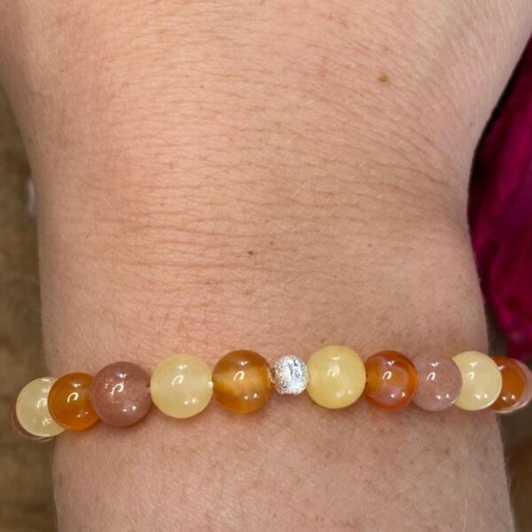 Perlenarmband -Lebensfreude - Calcit, Sonnenstein & Karneol von helaing_with_sparkle von Fenja Schuerer