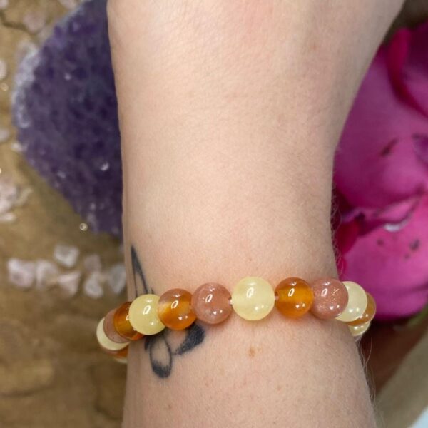 Perlenarmband -Lebensfreude - Calcit, Sonnenstein & Karneol von helaing_with_sparkle von Fenja Schuerer