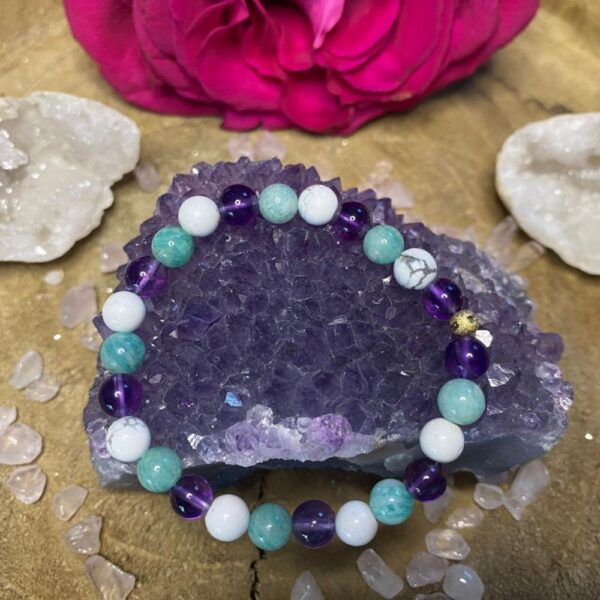 Perlenarmband - Gelassenheit-Howlith, Amazonit & Amethyst von healing_with_sparkle - Fenja Schuerer