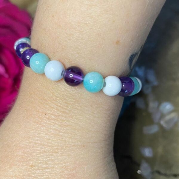Perlenarmband - Gelassenheit-Howlith, Amazonit & Amethyst von healing_with_sparkle - Fenja Schuerer
