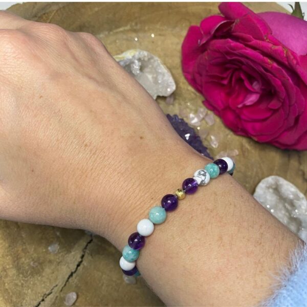 Perlenarmband - Gelassenheit-Howlith, Amazonit & Amethyst von healing_with_sparkle - Fenja Schuerer