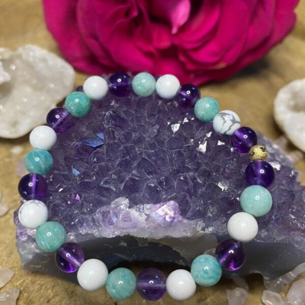 Perlenarmband - Gelassenheit-Howlith, Amazonit & Amethyst von healing_with_sparkle - Fenja Schuerer
