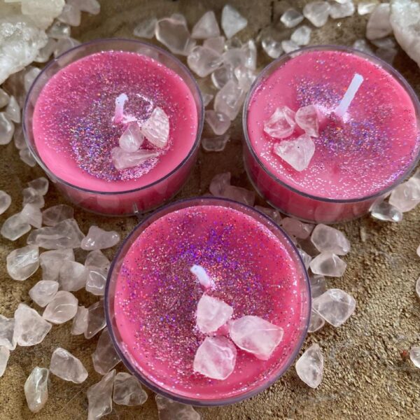Duftkerze-Aphrodite mit Rosenquarz und Glitzer von healing_with_sparkle - fenja schuerer