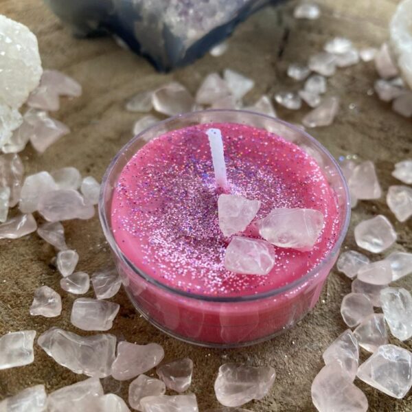 Duftkerze-Aphrodite mit Rosenquarz und Glitzer von healing_with_sparkle - fenja schuerer